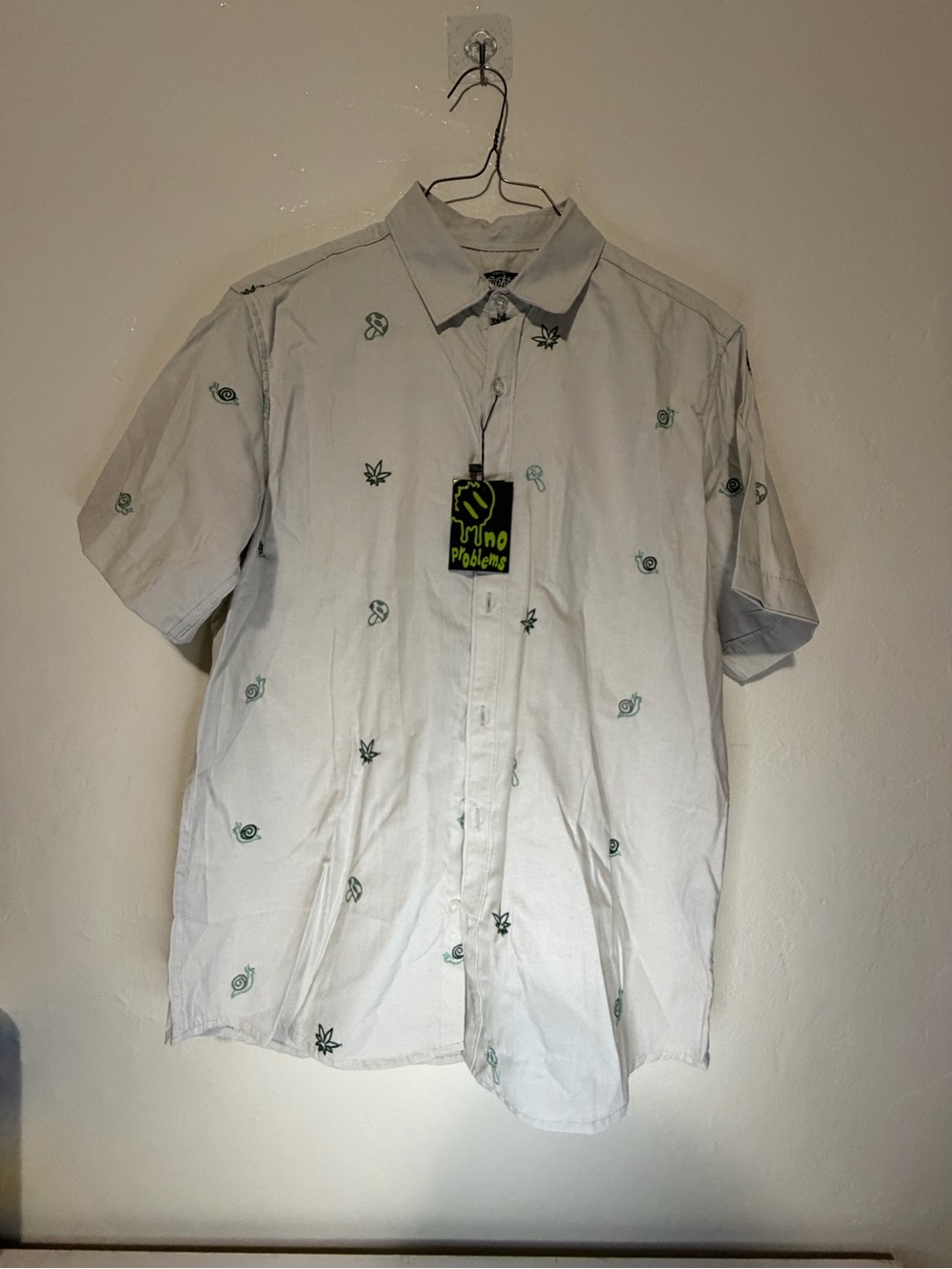 Eighty Eight White Short-Sleeve Button-Down Shirt with Green Embroidery